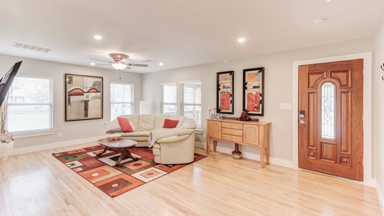 Photo of Livingroom in Central Arlington