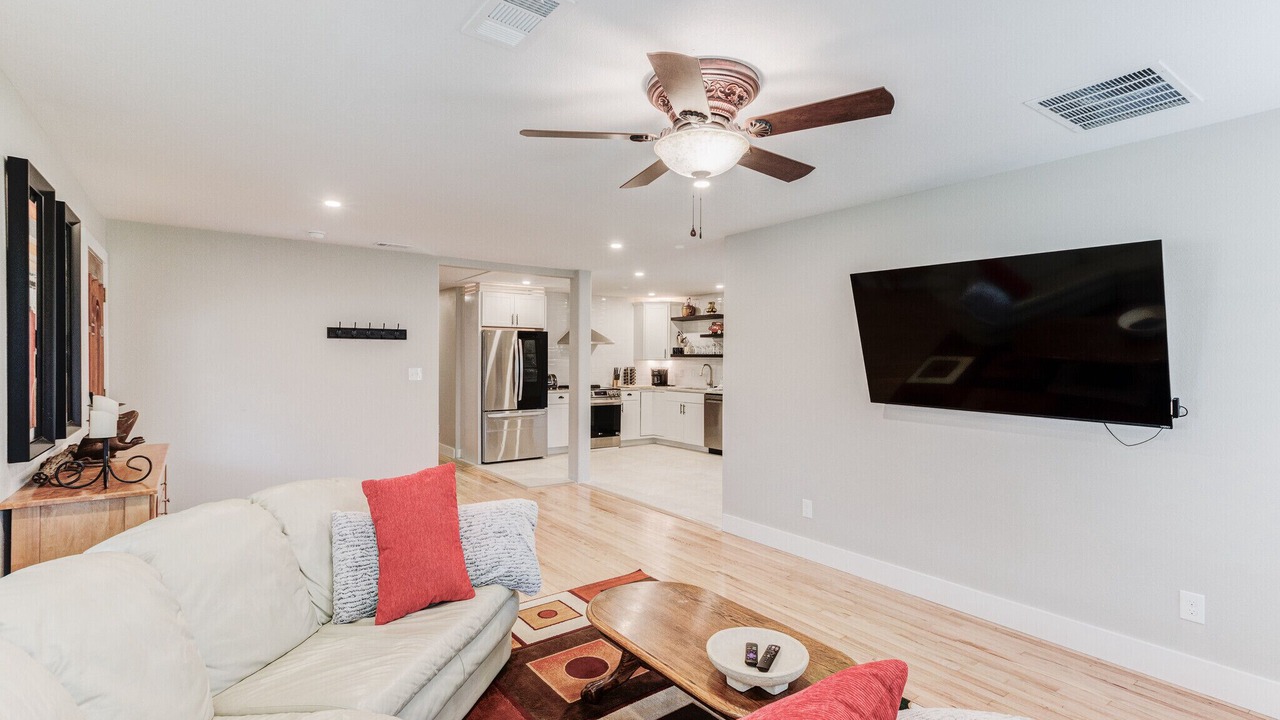 Photo of Livingroom in Central Arlington