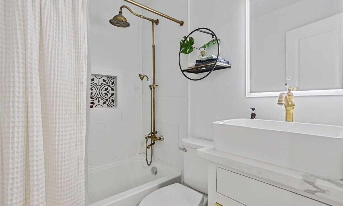 Photo of Bathroom in South Central Houston