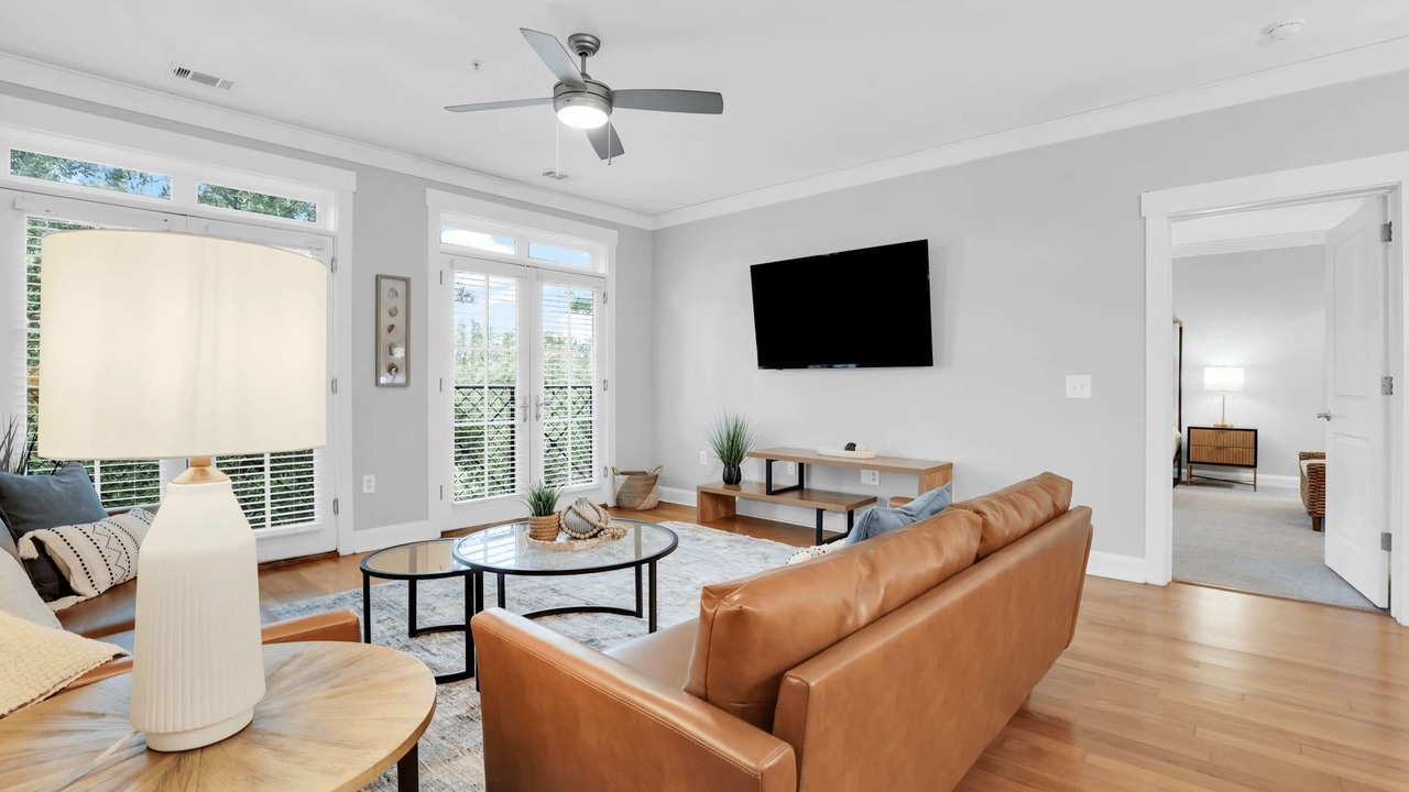 Photo of Livingroom in Old West Broad Neighborhood