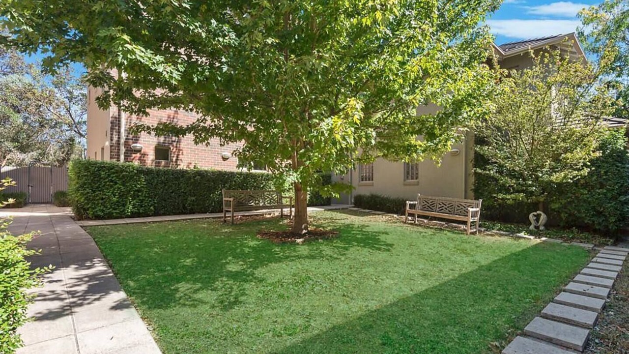 Photo of Outdoor in Kew
