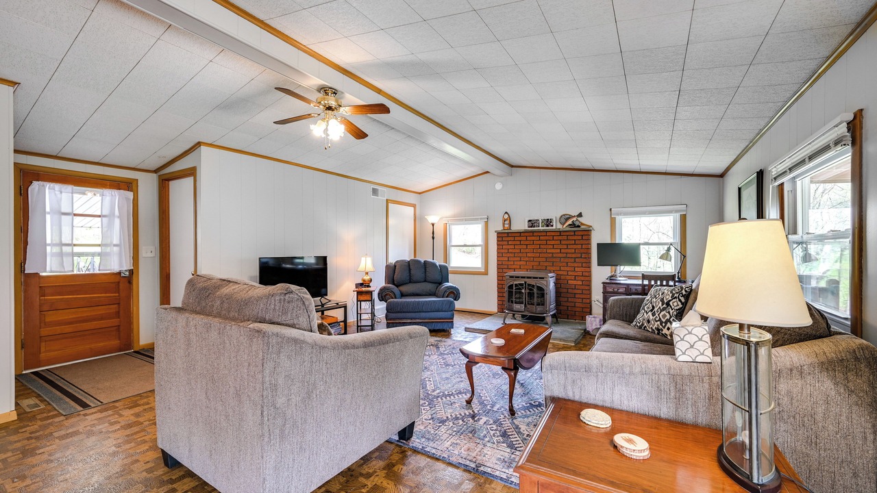 Photo of Livingroom in Mattawana