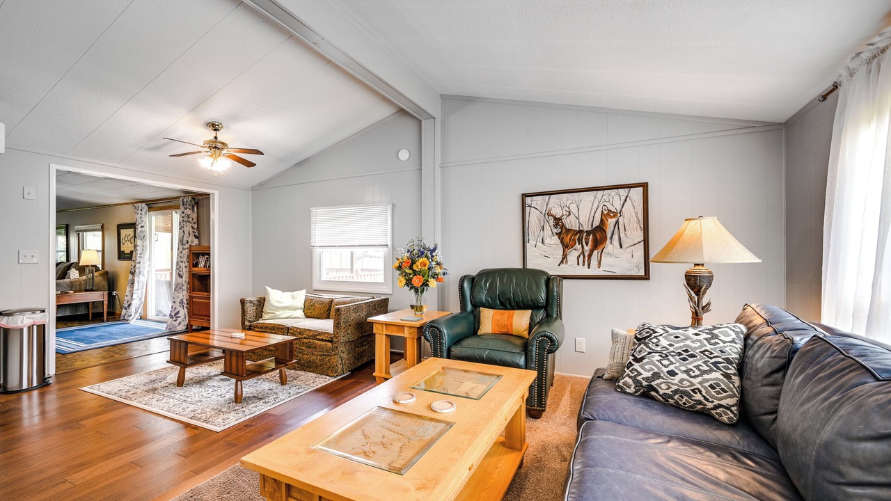 Photo of Livingroom in Mattawana
