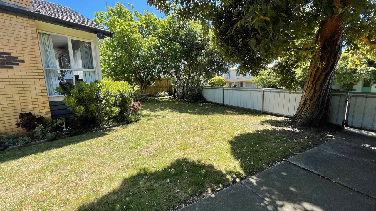 Photo of Outdoor in Indented Head