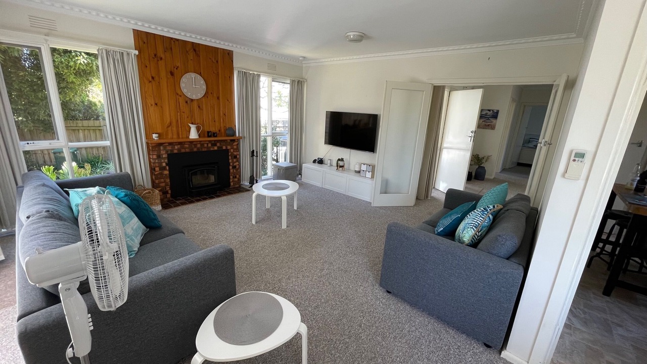 Photo of Livingroom in Indented Head