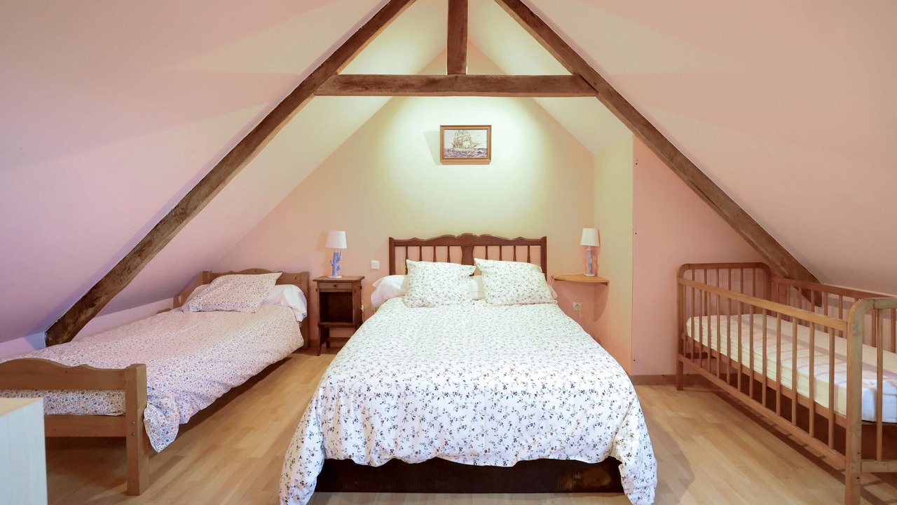 Photo of Bedroom in Cast