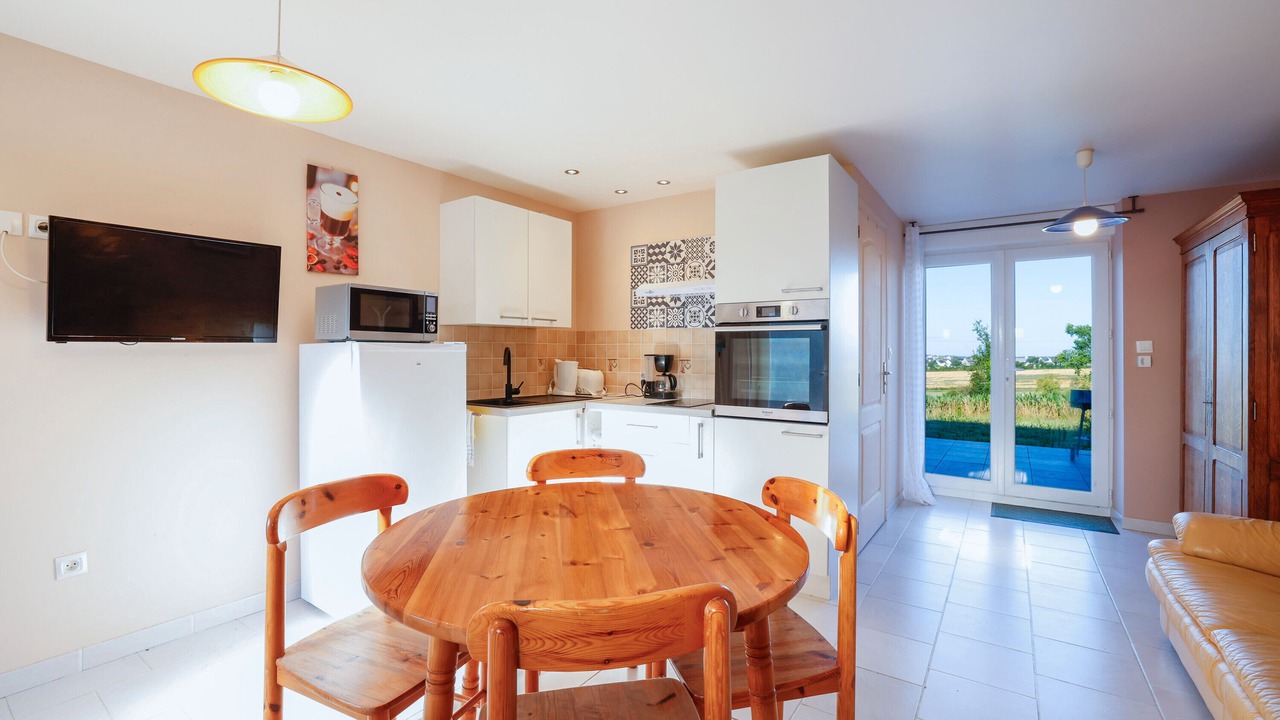 Photo of Kitchen in Cast