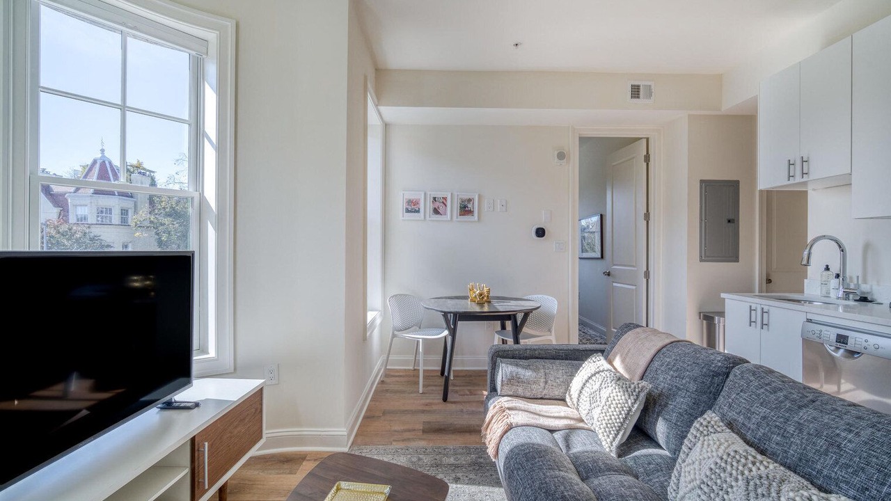 Photo of Livingroom in Dupont Circle