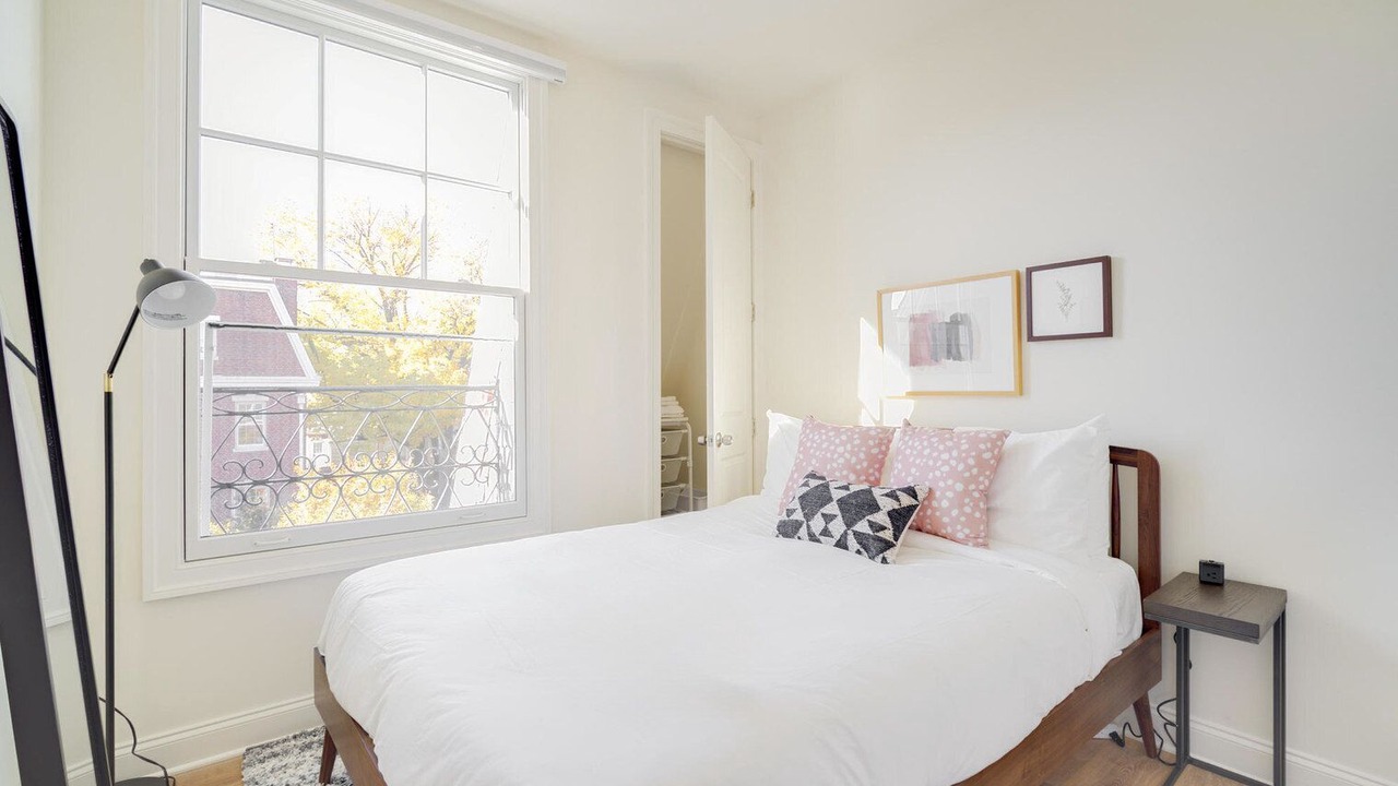 Photo of Bedroom in Dupont Circle