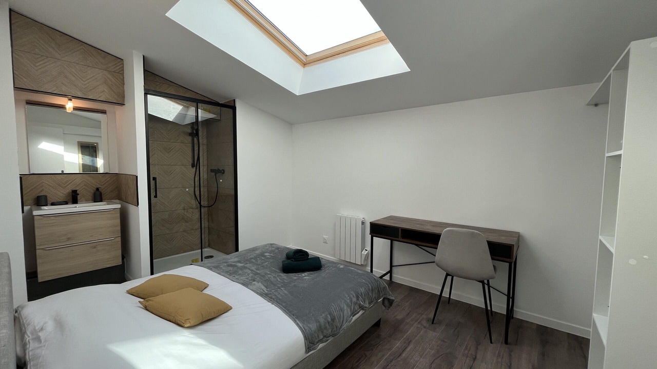 Photo of Bedroom in Republique
