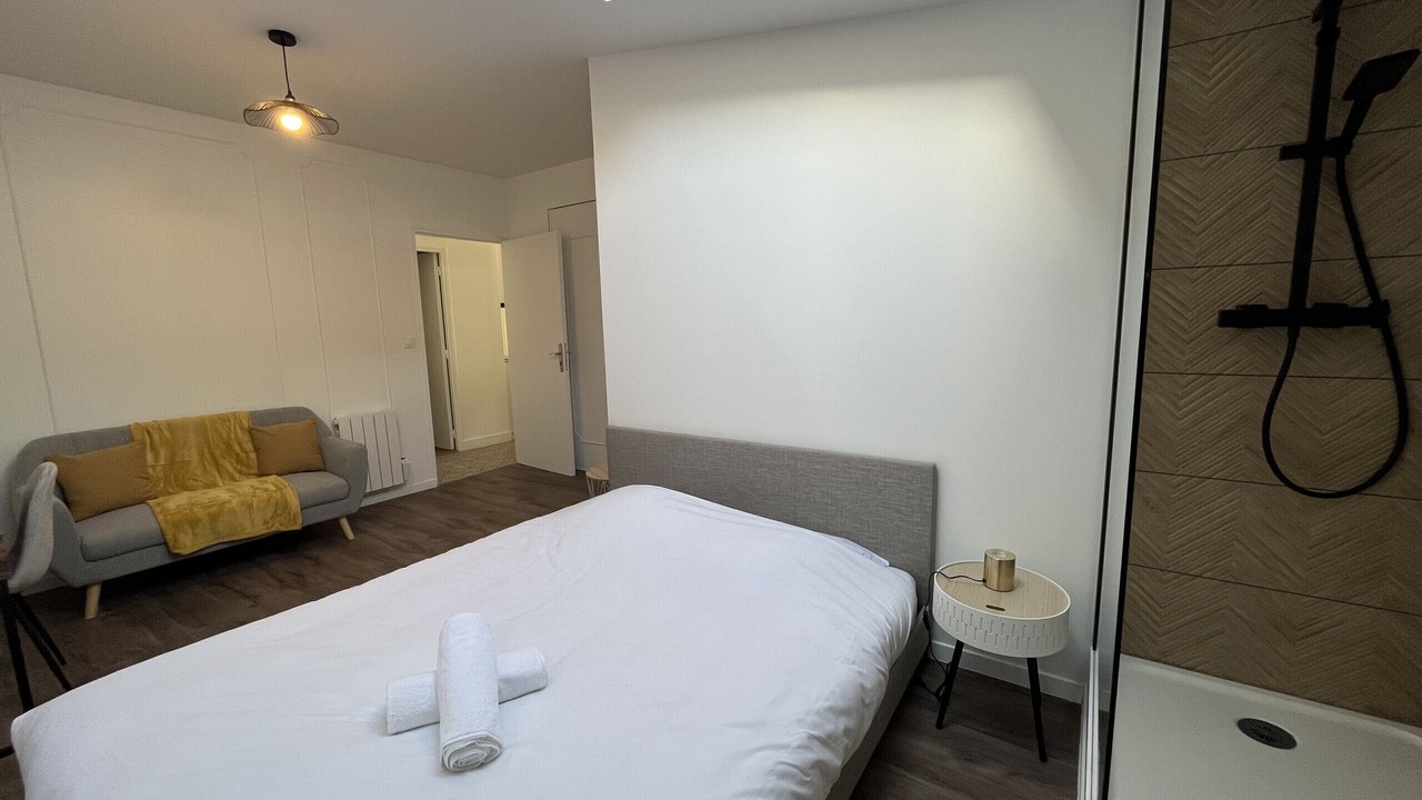 Photo of Bedroom in Republique