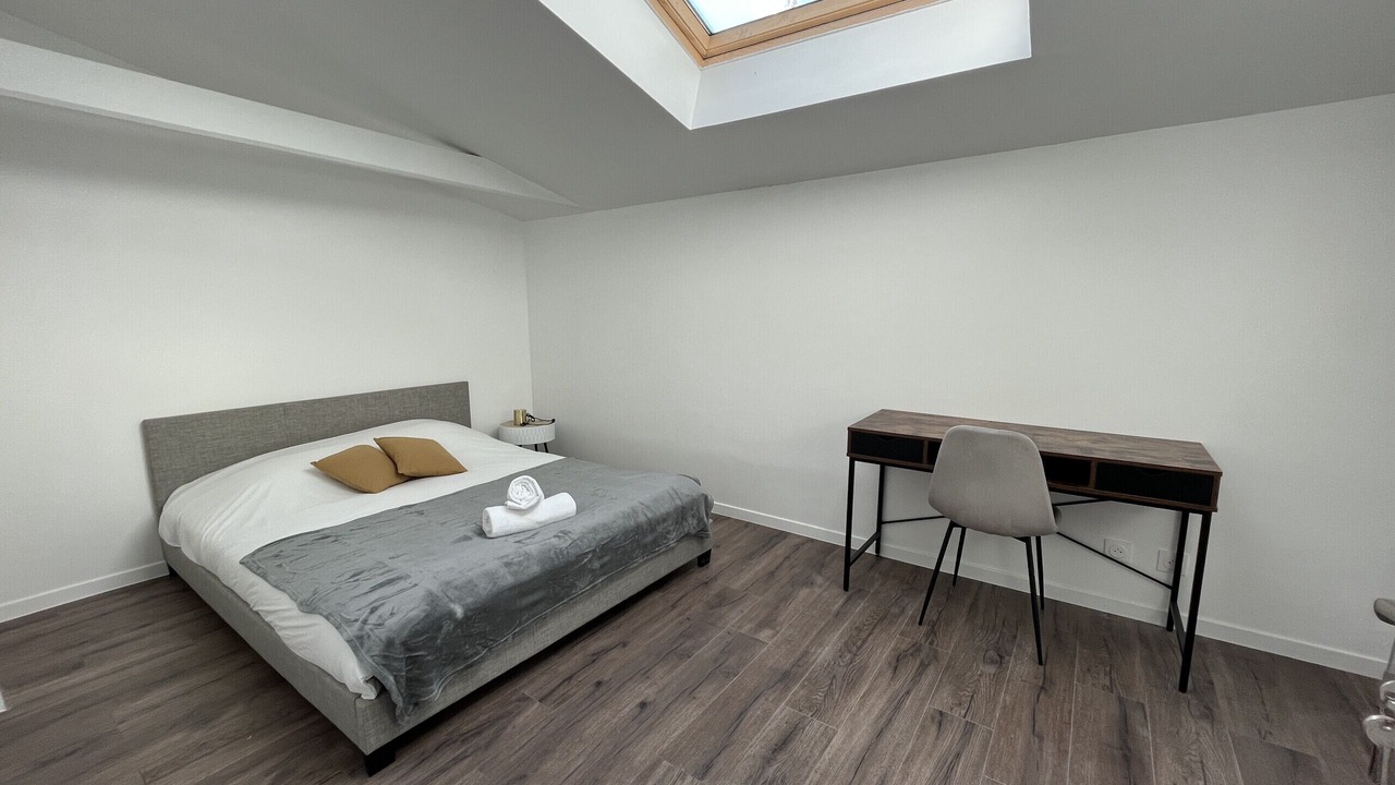 Photo of Bedroom in Republique
