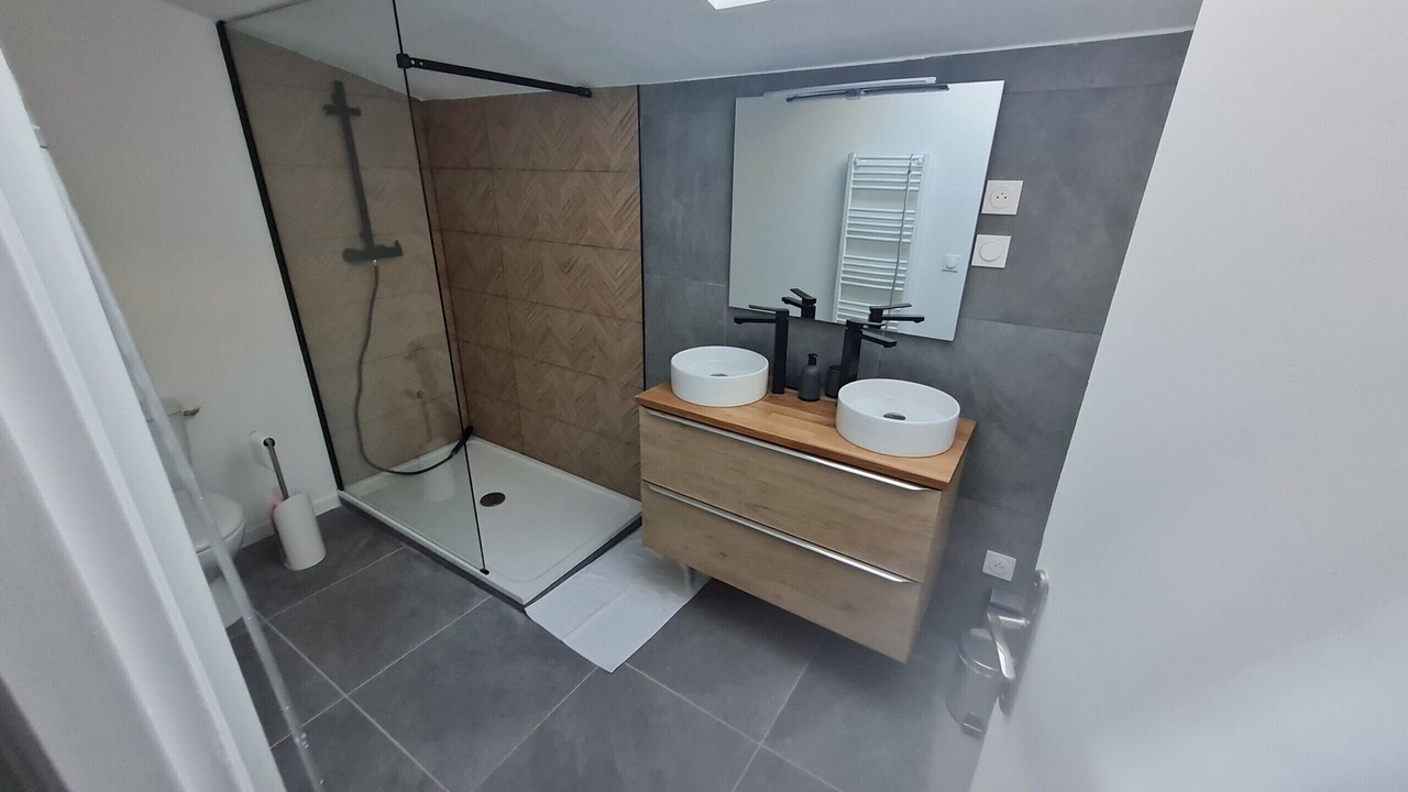 Photo of Bathroom in Republique