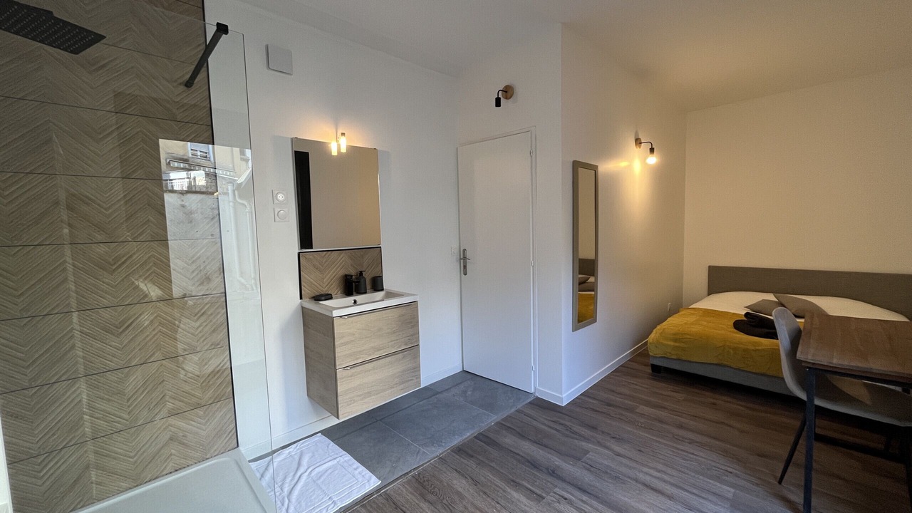 Photo of Bedroom in Republique