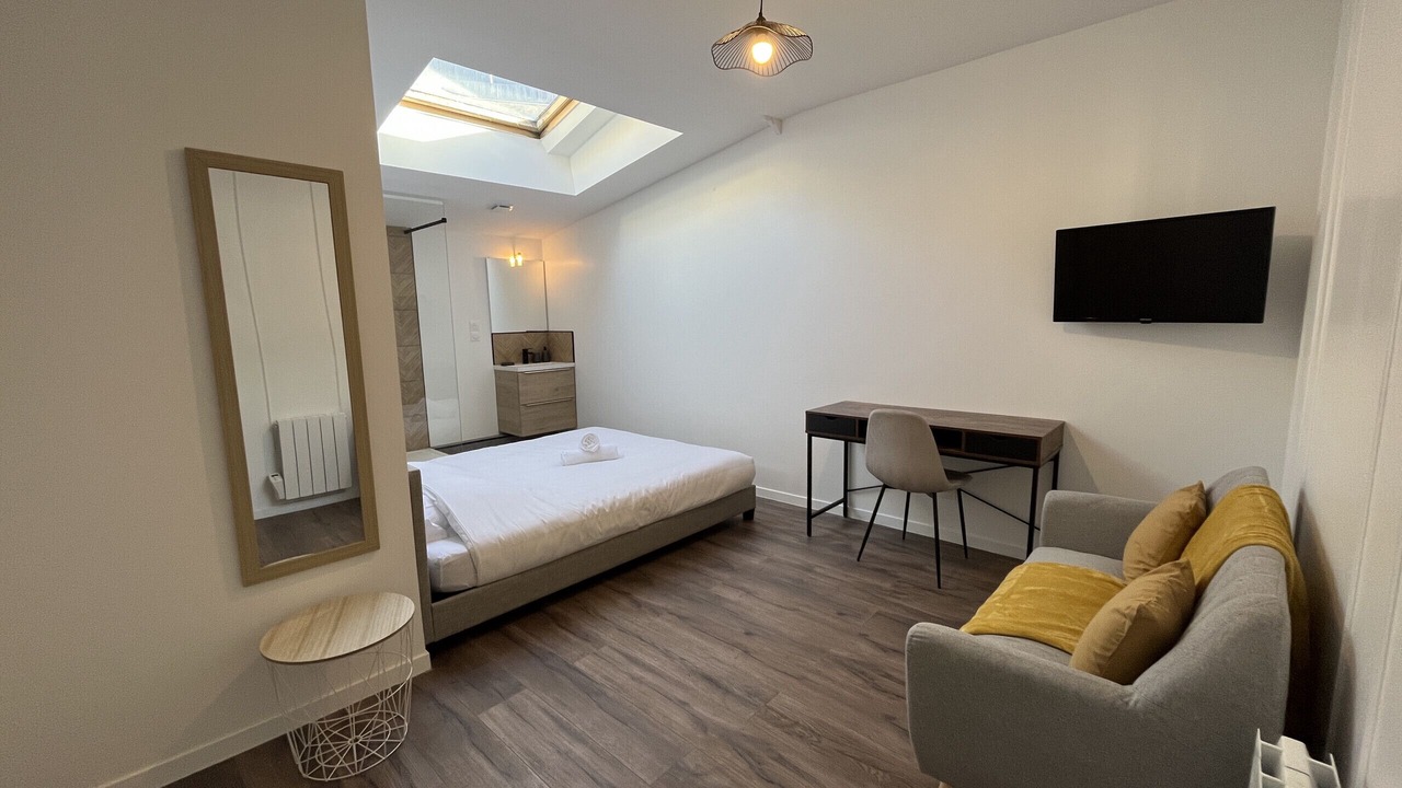 Photo of Bedroom in Republique