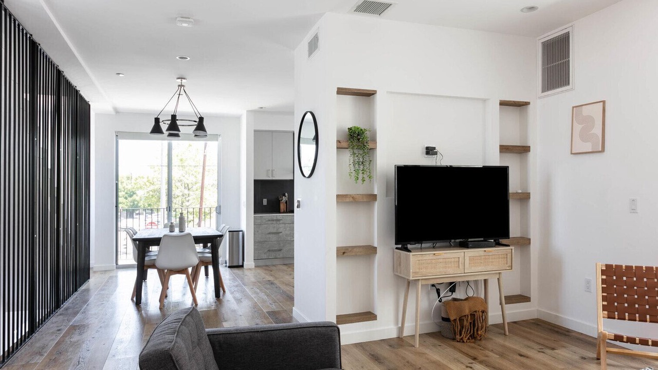 Photo of Livingroom in Valley Village