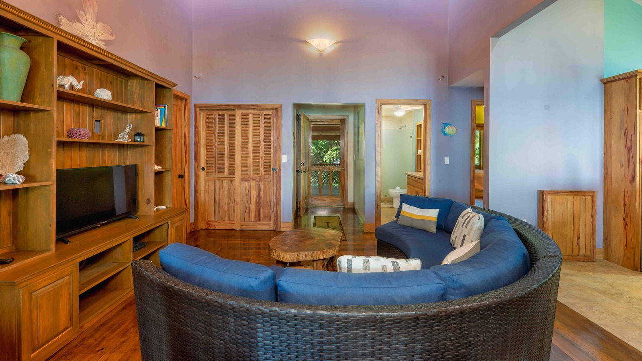 Photo of Livingroom in First Bight