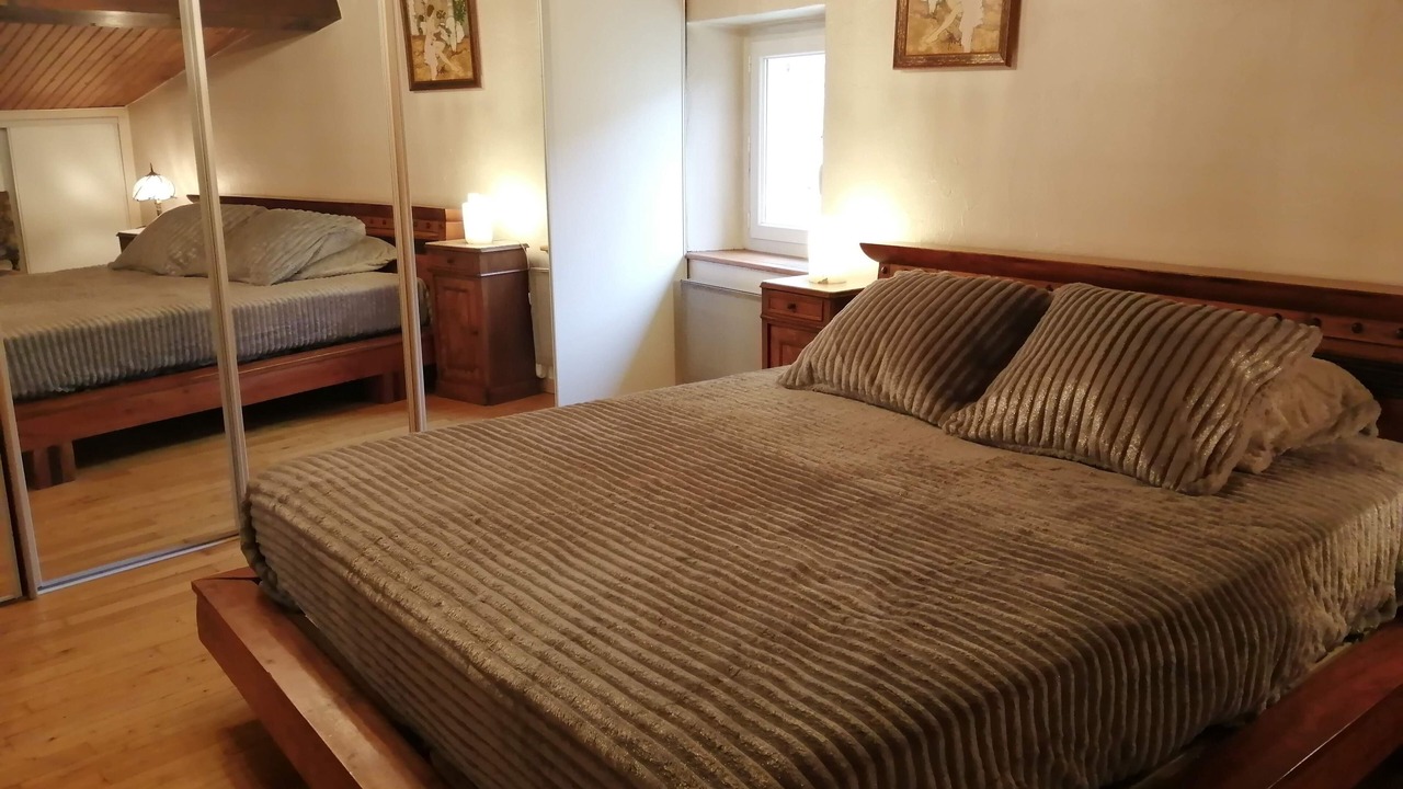 Photo of Bedroom in Combovin