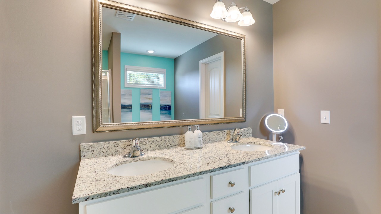 Photo of Bathroom in Elliott