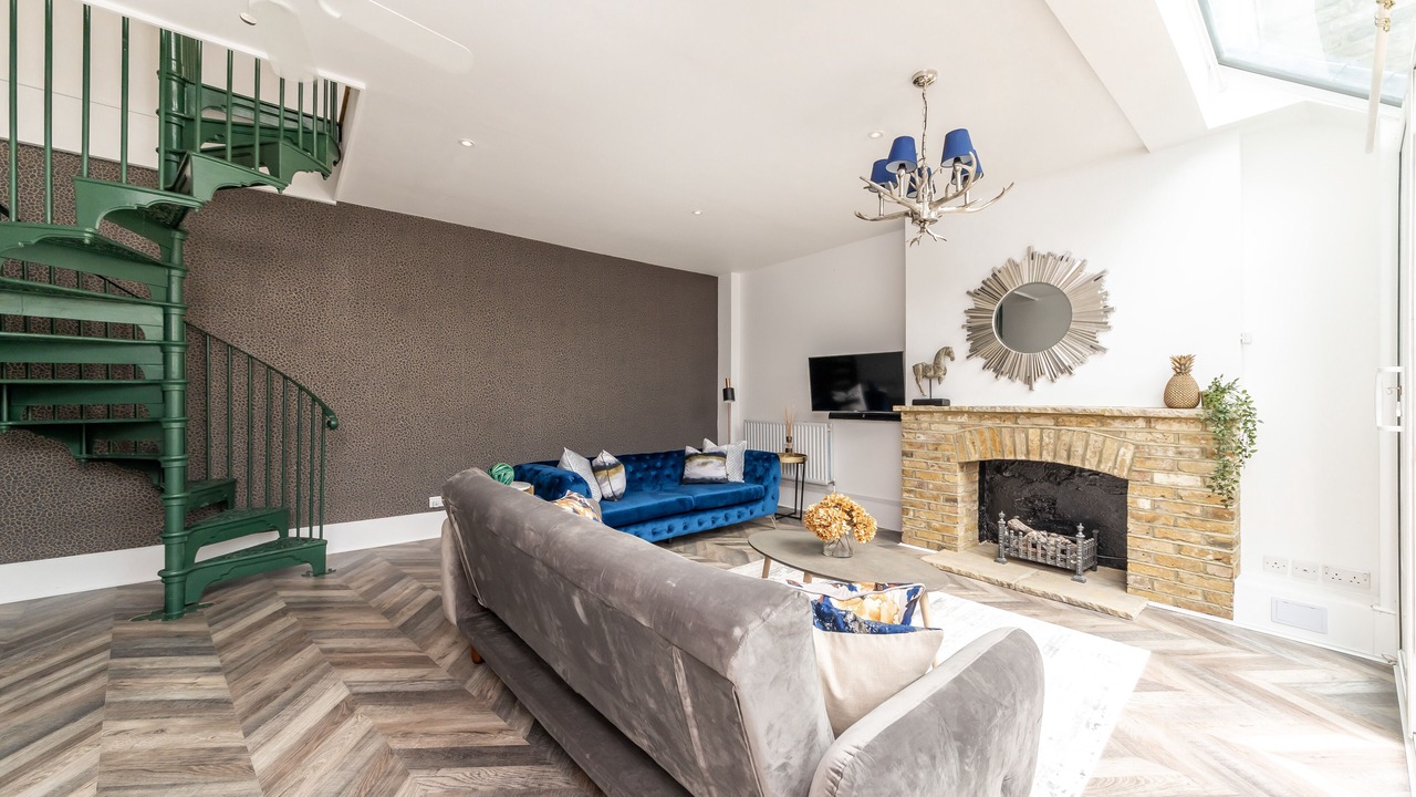 Photo of Livingroom in Earl's Court