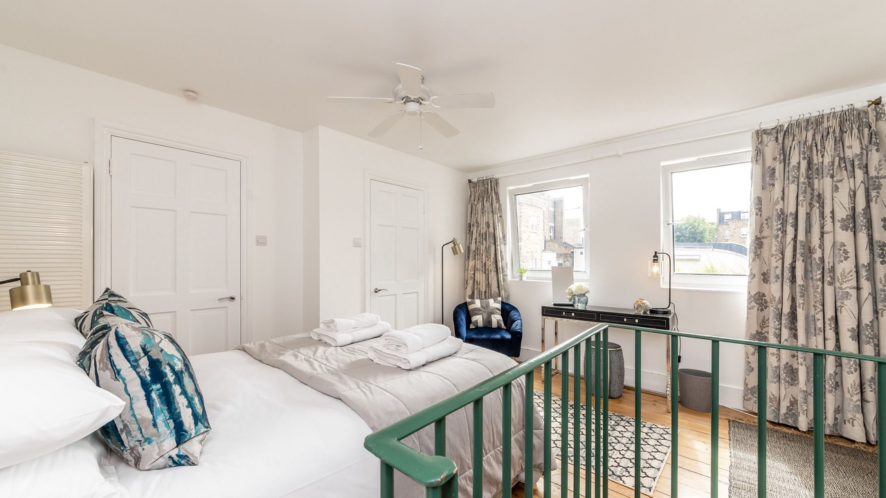 Photo of Bedroom in Earl's Court