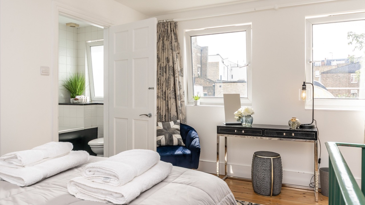 Photo of Bedroom in Earl's Court