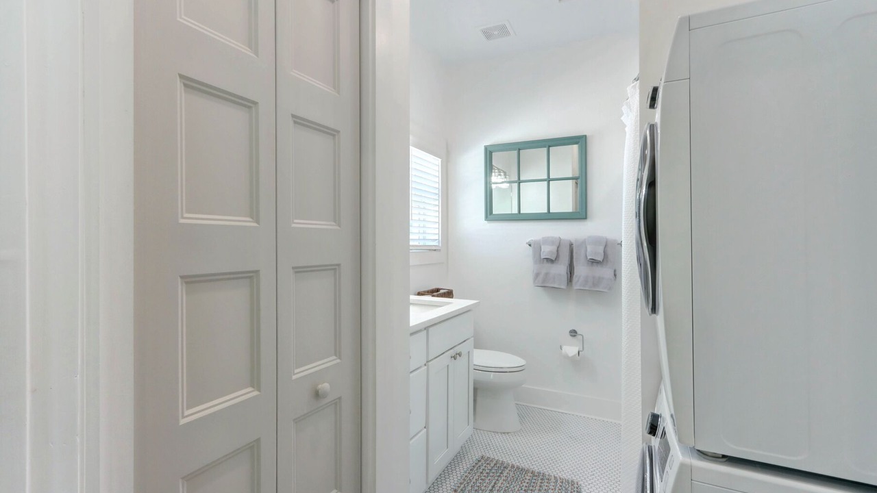 Photo of Bathroom in Thunderbolt