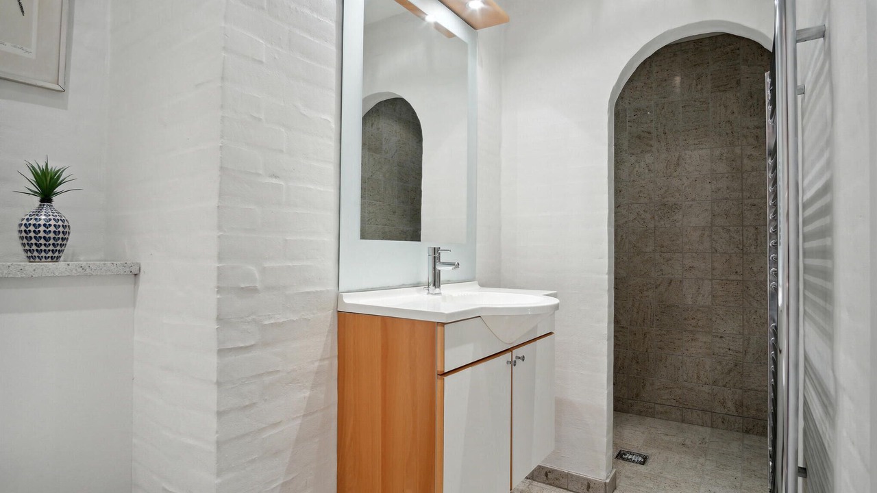 Photo of Bathroom in Beder Malling