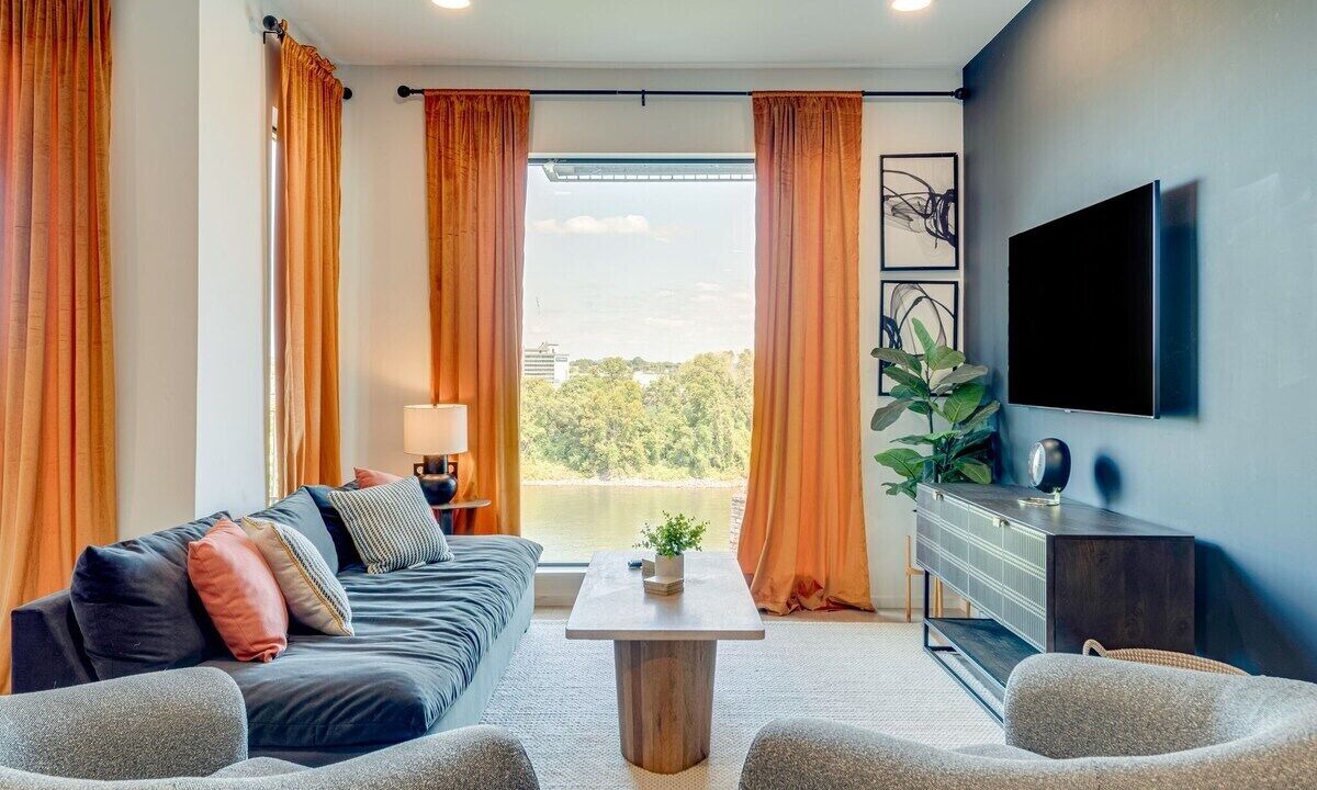 Photo of Livingroom in North Capitol