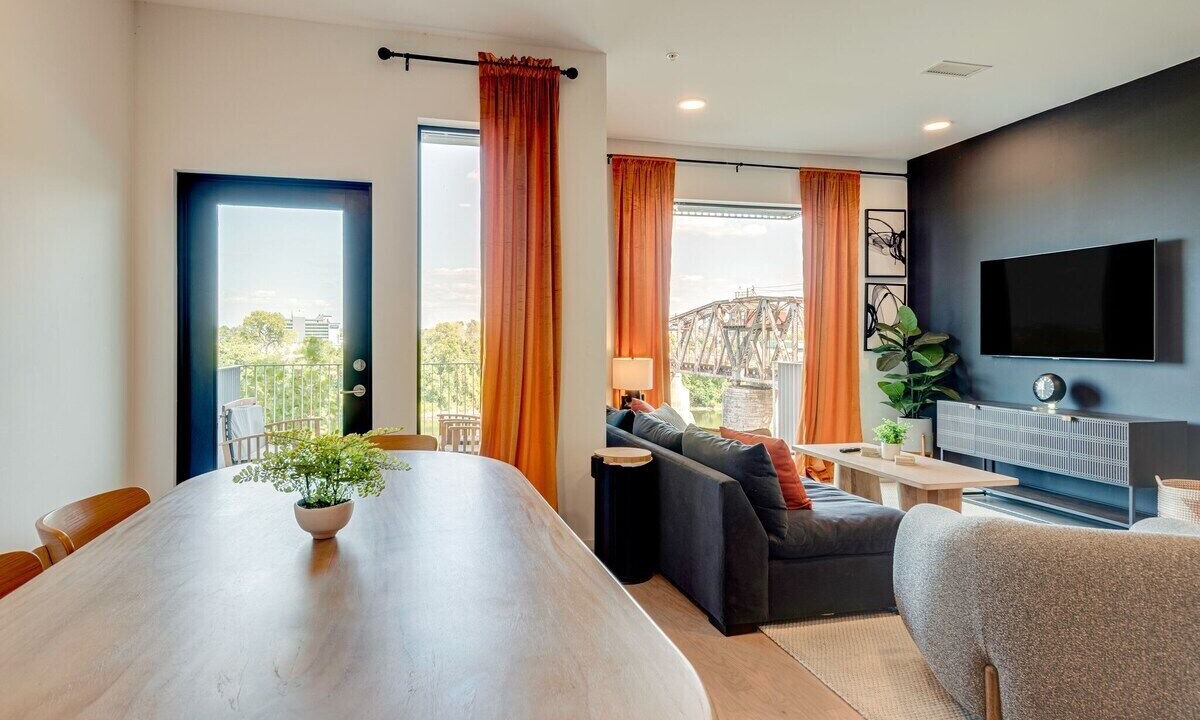 Photo of Livingroom in North Capitol