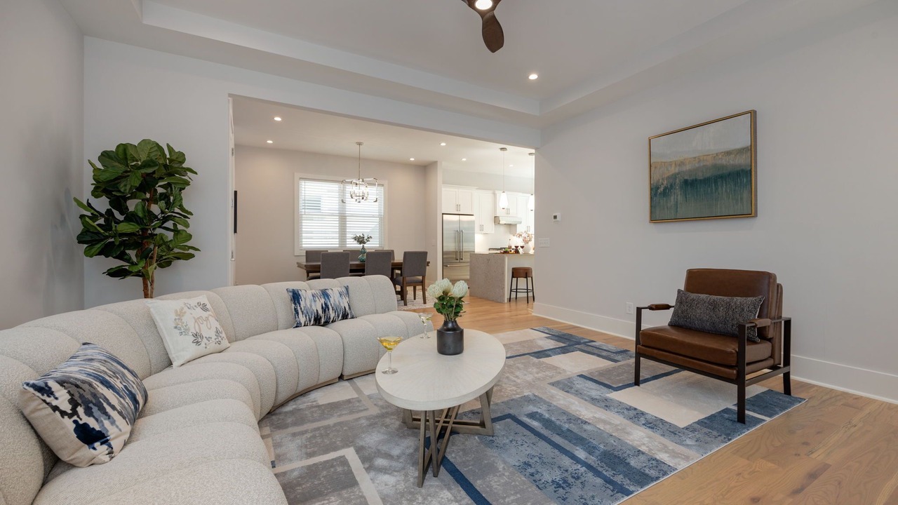 Photo of Livingroom in Hurwood Heights