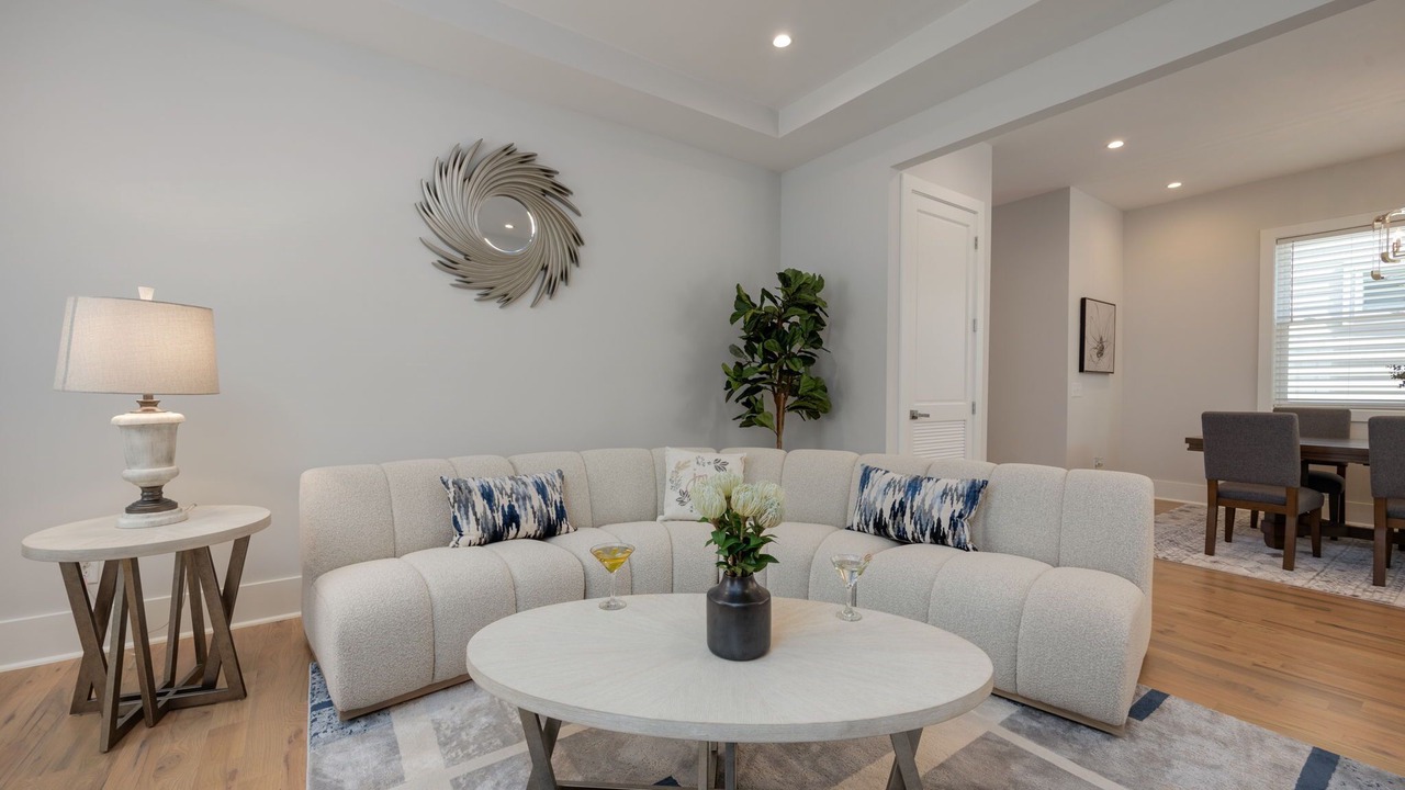 Photo of Livingroom in Hurwood Heights