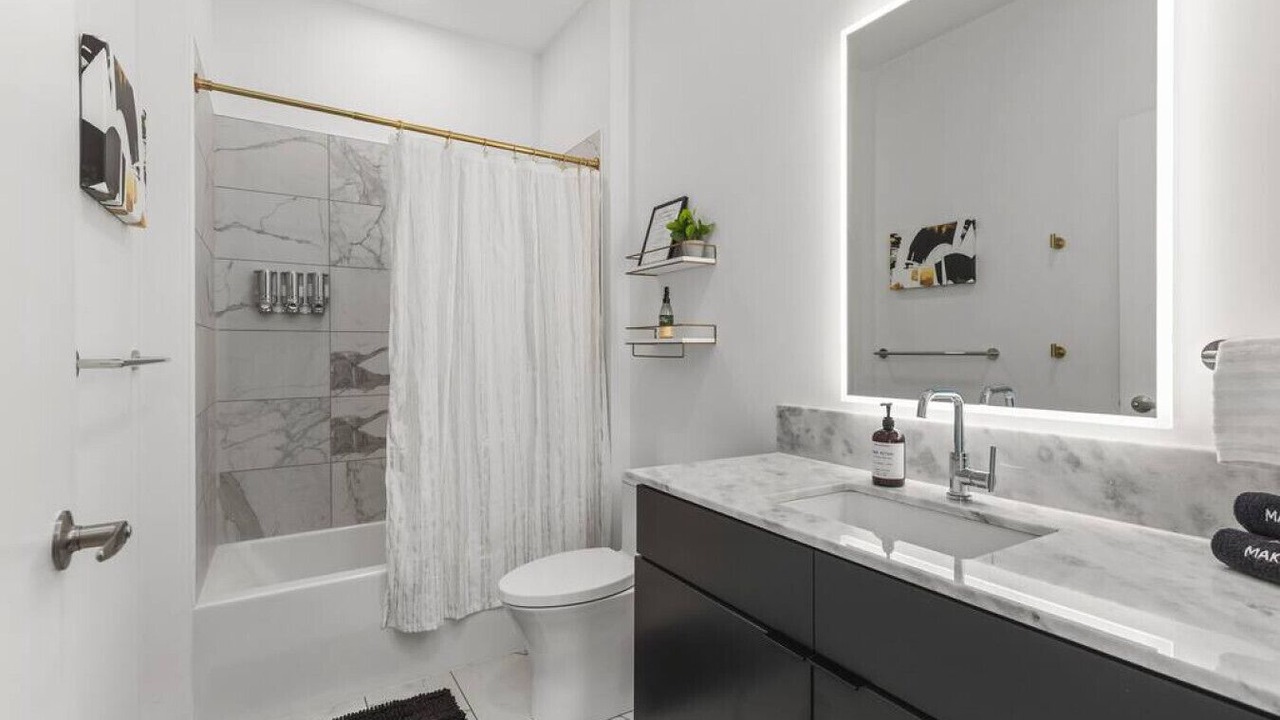 Photo of Bathroom in North Capitol