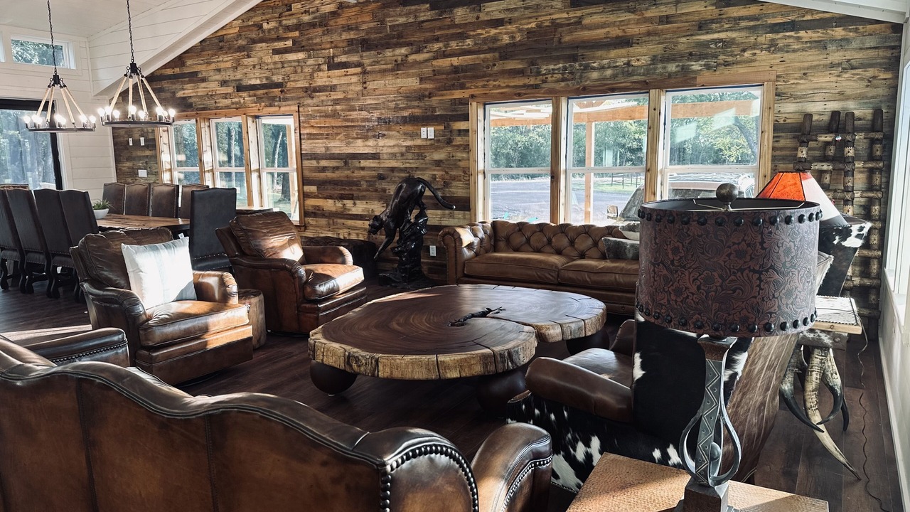 Photo of Livingroom in Cleburne