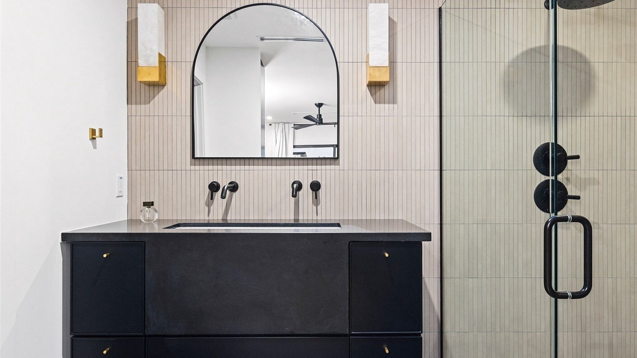 Photo of Bathroom in Fashion Square
