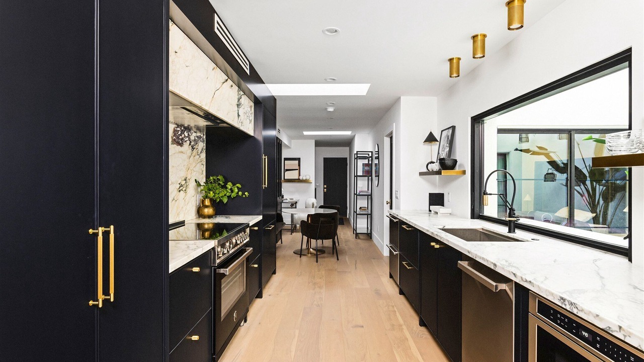 Photo of Kitchen in Fashion Square