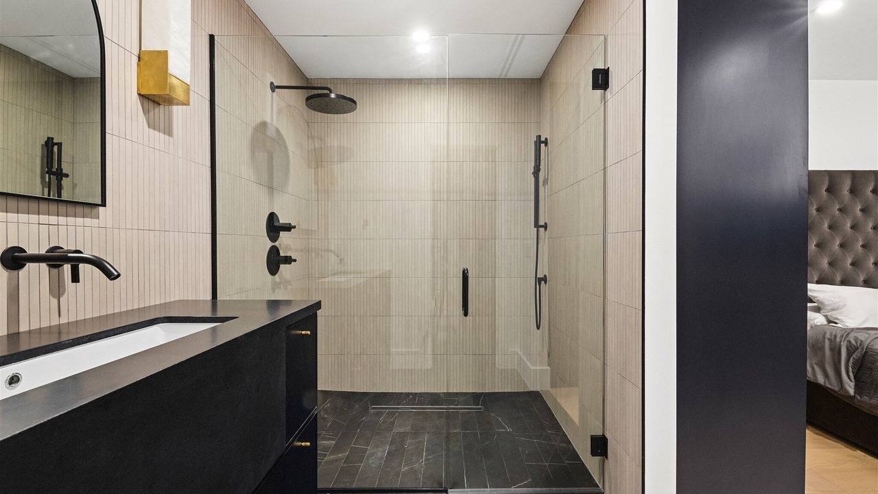 Photo of Bathroom in Fashion Square