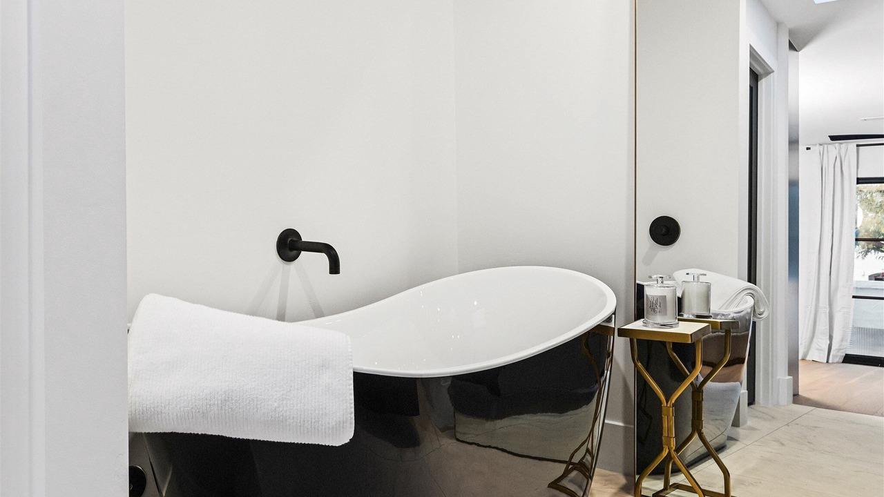 Photo of Bathroom in Fashion Square