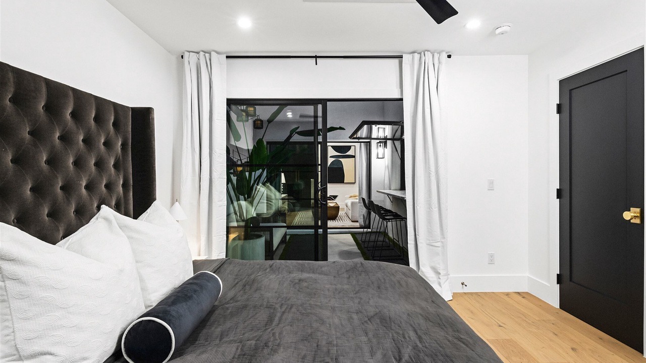 Photo of Bedroom in Fashion Square