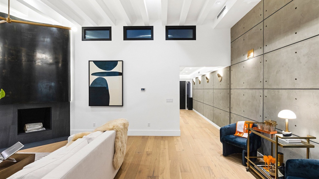 Photo of Livingroom in Fashion Square
