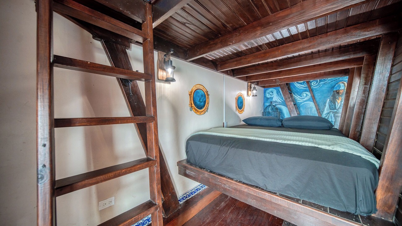 Photo of Bedroom in Antoneys Cay