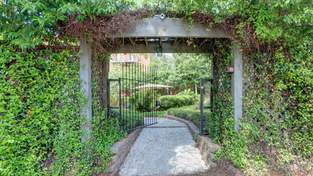 Photo of Outdoor in Old West Broad Neighborhood