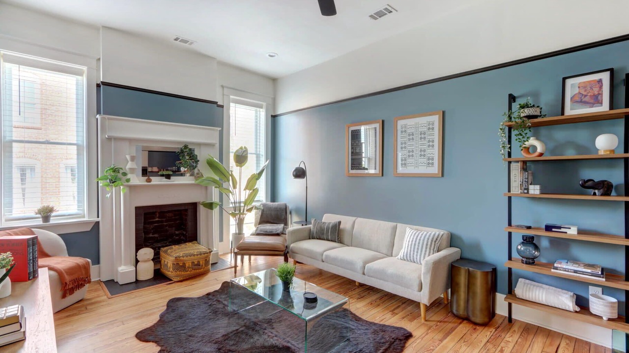 Photo of Livingroom in Old West Broad Neighborhood