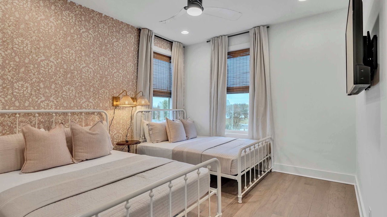 Photo of Bedroom in Hurwood Heights