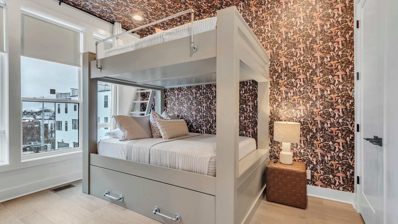 Photo of Bedroom in Hurwood Heights