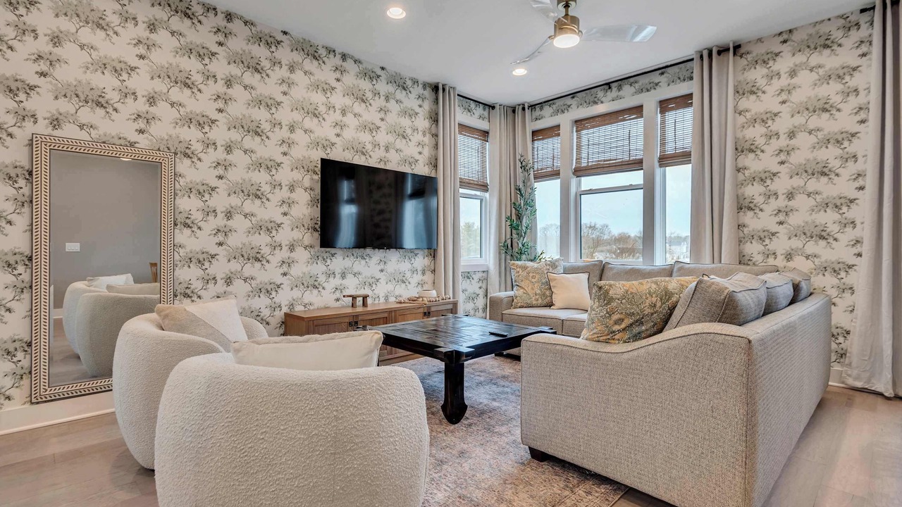 Photo of Livingroom in Hurwood Heights