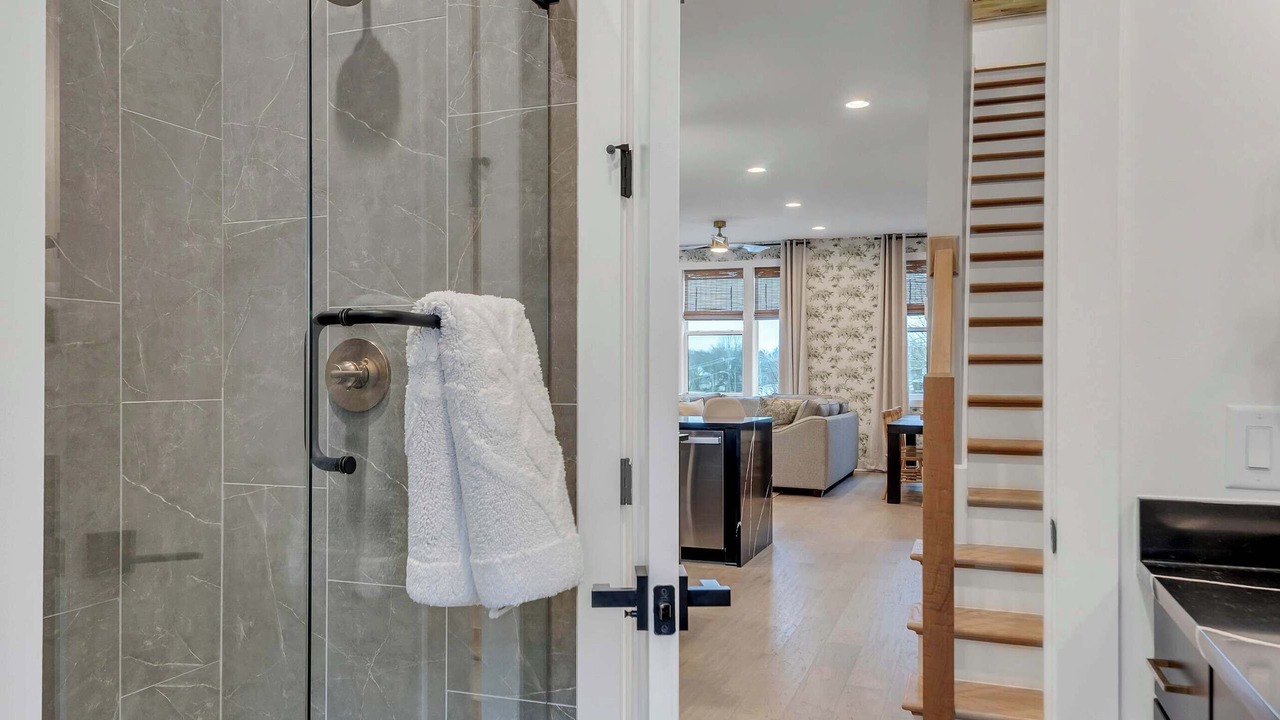 Photo of Bathroom in Hurwood Heights