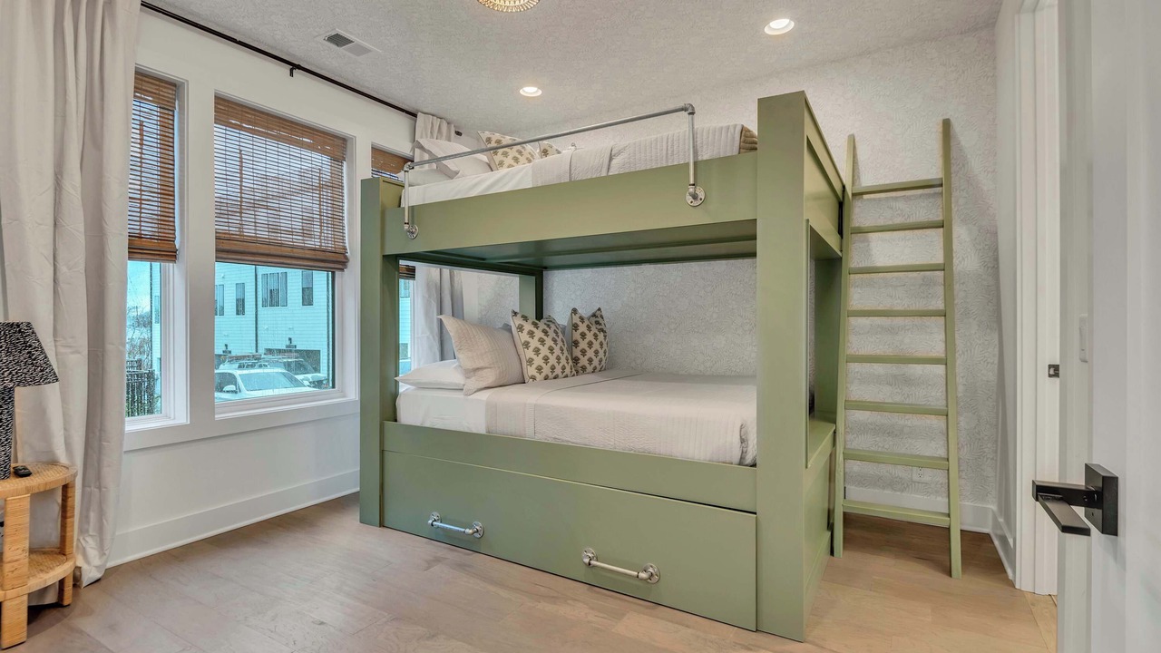 Photo of Bedroom in Hurwood Heights