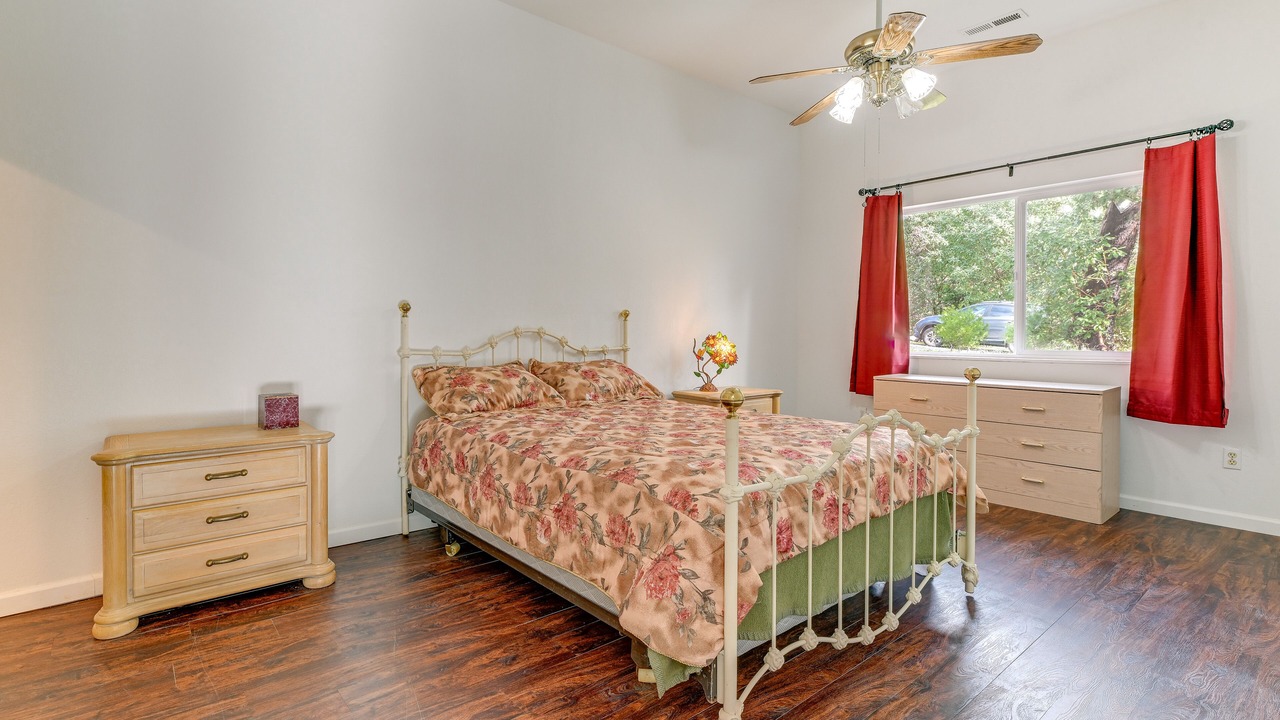 Photo of Bedroom in Grants Pass