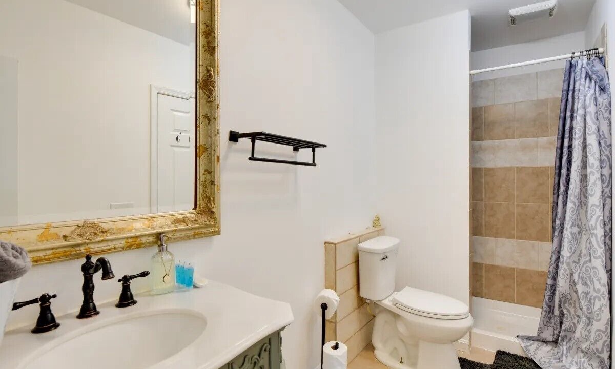 Photo of Bathroom in Fairland
